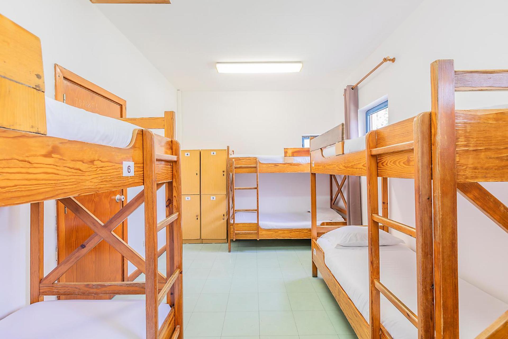 Etagenbett im Schlafsaal mit 8 Betten für Frauen